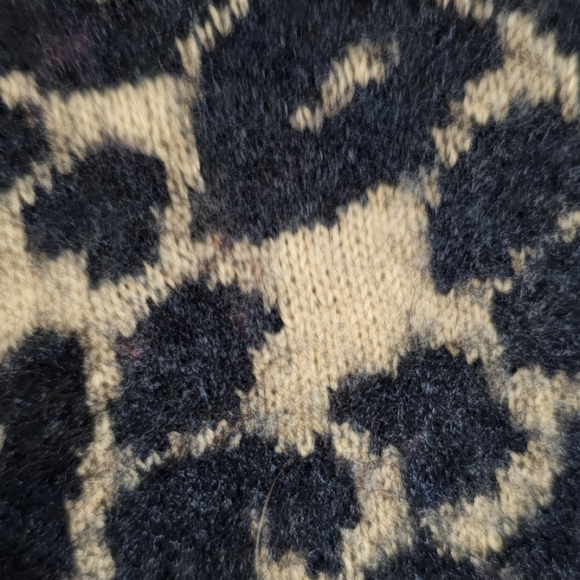 V neck sweater - Picture 3 of 3